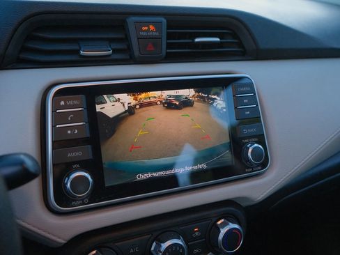 Used 2021 Nissan Versa SV image 16