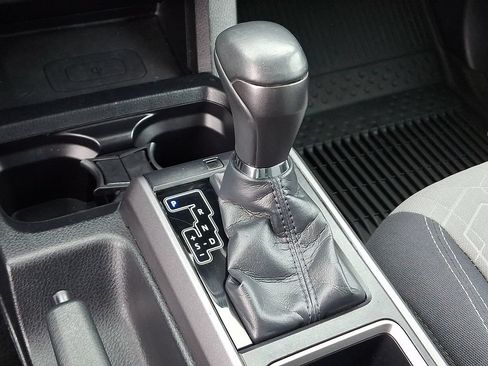 Used 2020 Toyota Tacoma TRD Sport w/ Technology Package AWD/4WD image 15