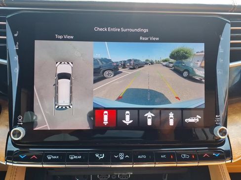 Used 2022 Jeep Grand Wagoneer Series III AWD/4WD image 9