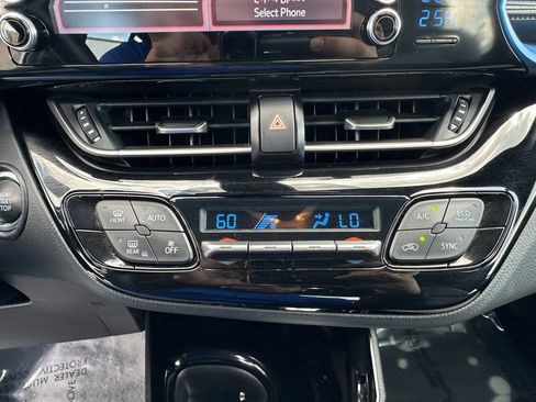 Used 2019 Toyota C-HR XLE FWD image 20
