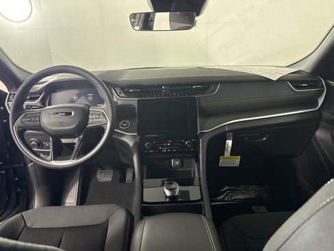 New 2025 Jeep Grand Cherokee Laredo X w/ Luxury Tech Group I image 15