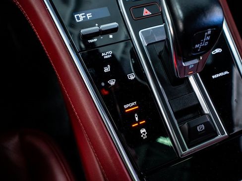 Used 2021 Porsche Panamera 4 image 49