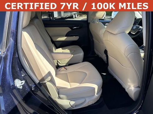 Used 2023 Toyota Highlander XLE AWD/4WD image 11