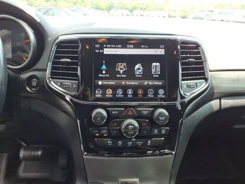 Used 2021 Jeep Grand Cherokee Laredo X AWD/4WD image 10