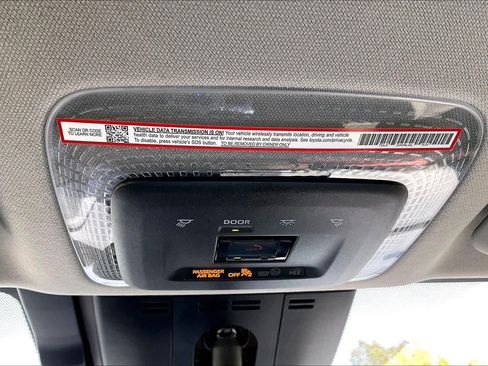 Used 2026 Toyota Prius Plug-In Hybrid FWD image 31