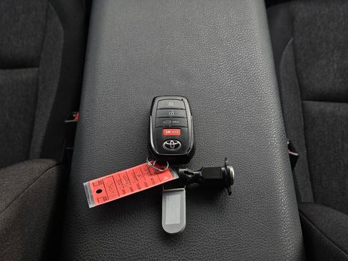 Used 2025 Toyota Camry LE image 34