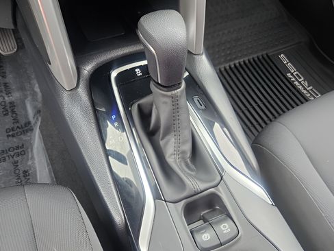 Certified 2022 Toyota Corolla Cross LE AWD/4WD image 20