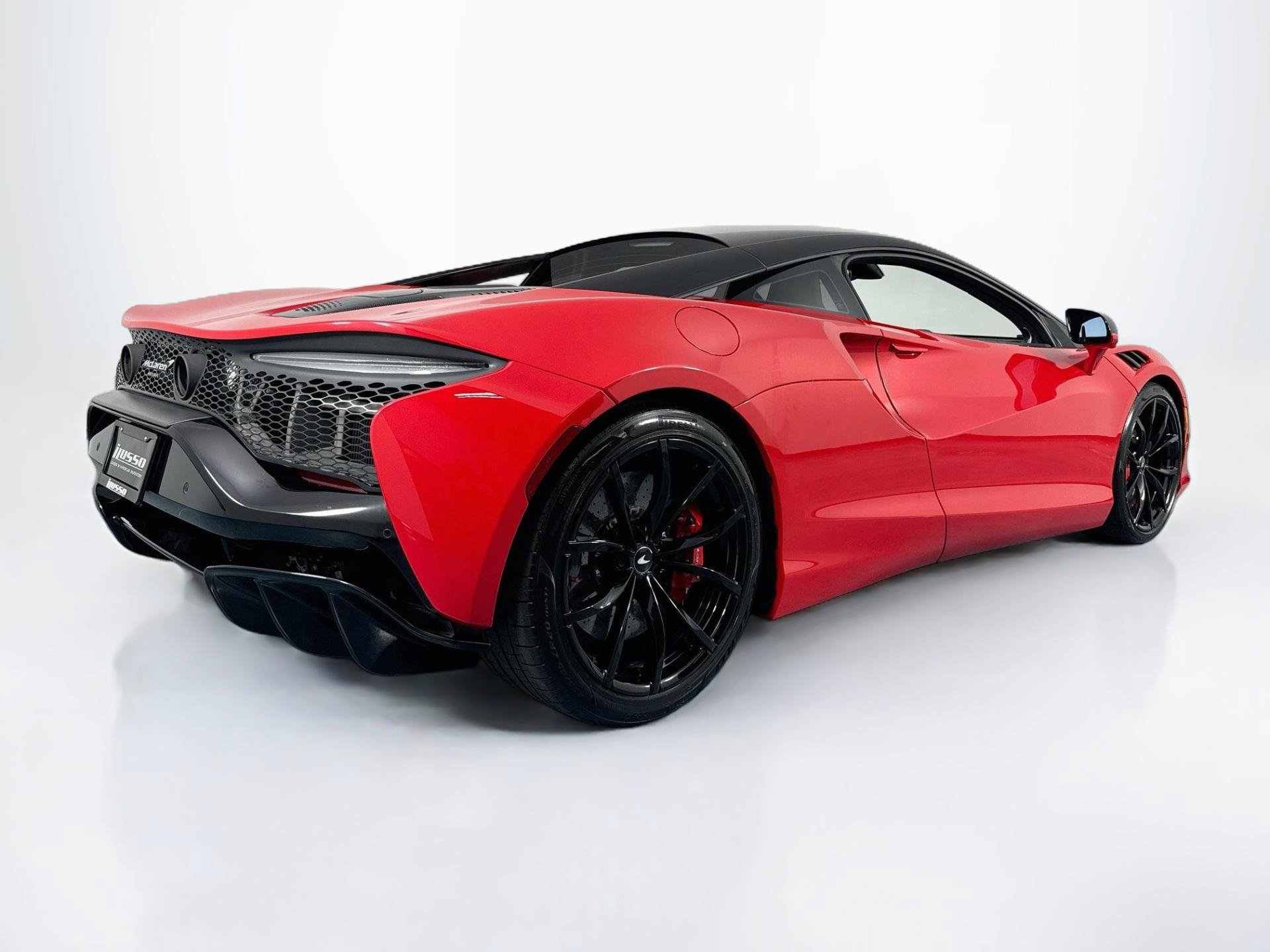 Used 2024 McLaren Artura RWD image 5