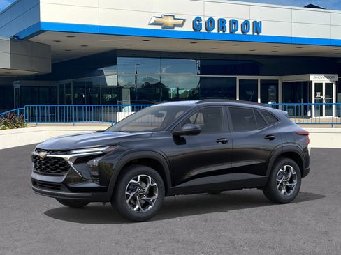 New 2026 Chevrolet Trax LT w/ Driver Confidence Package FWD image 2