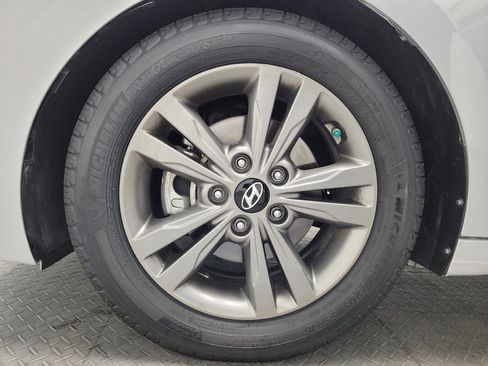 Used 2017 Hyundai Elantra SE image 31