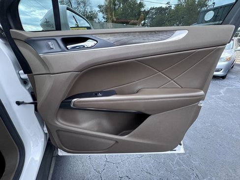 Used 2017 Lincoln MKC Reserve image 38