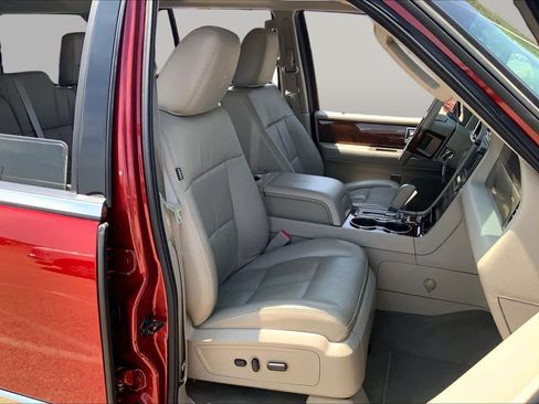 Used 2013 Lincoln Navigator 2WD w/ HD Trailer Tow Pkg image 8