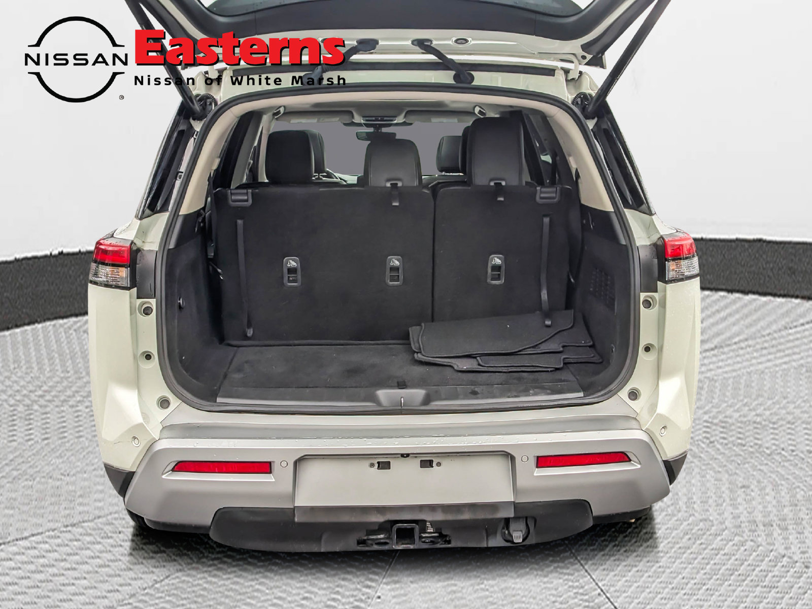 Used 2023 Nissan Pathfinder SL w/ SL Premium Package AWD/4WD image 9