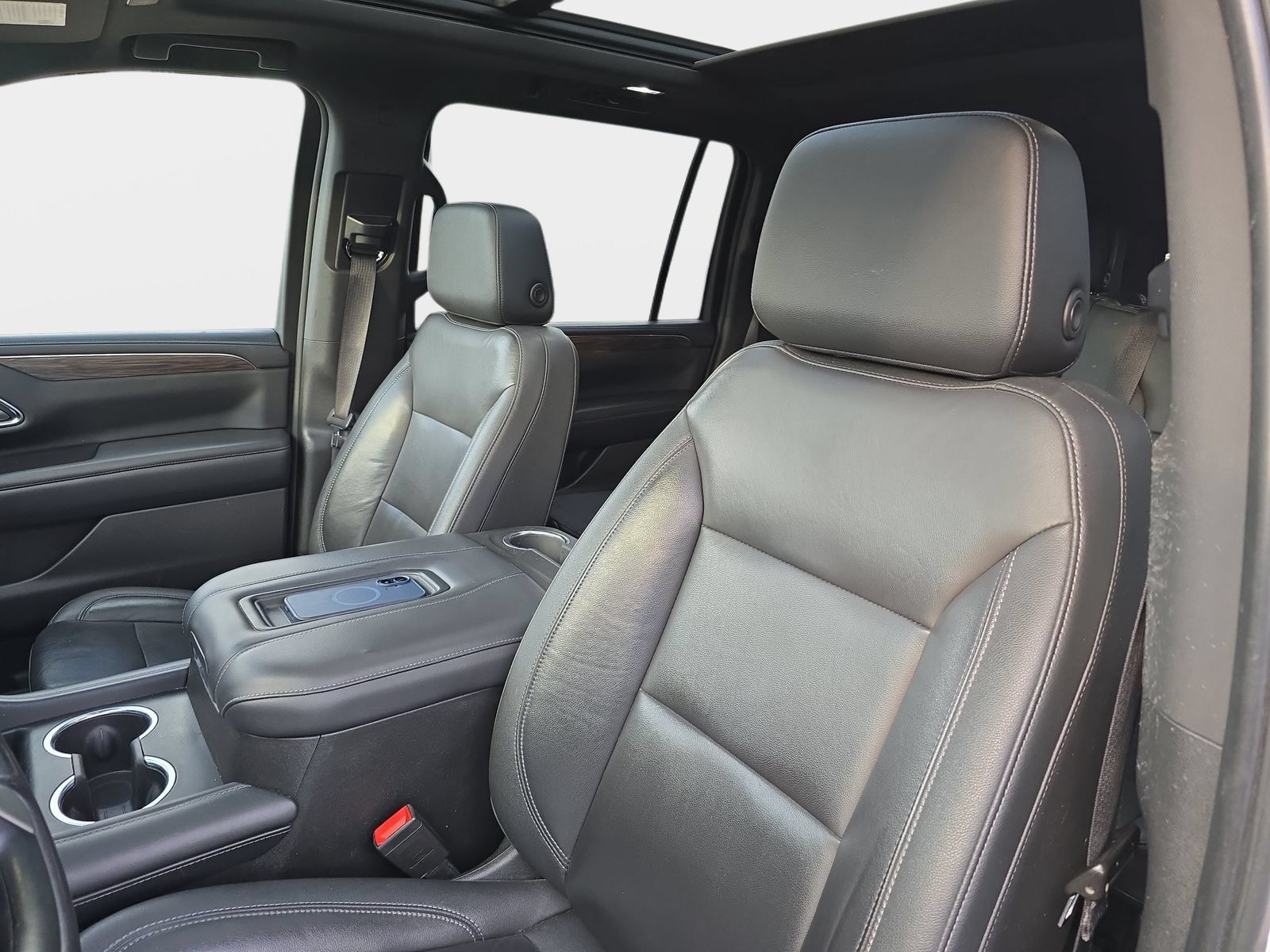 Used 2021 Chevrolet Suburban Z71 w/ Luxury Package AWD/4WD image 8