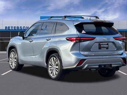 Used 2022 Toyota Highlander Platinum image 6