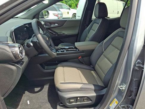 New 2026 Chevrolet Equinox LT w/ Convenience Package II FWD image 8
