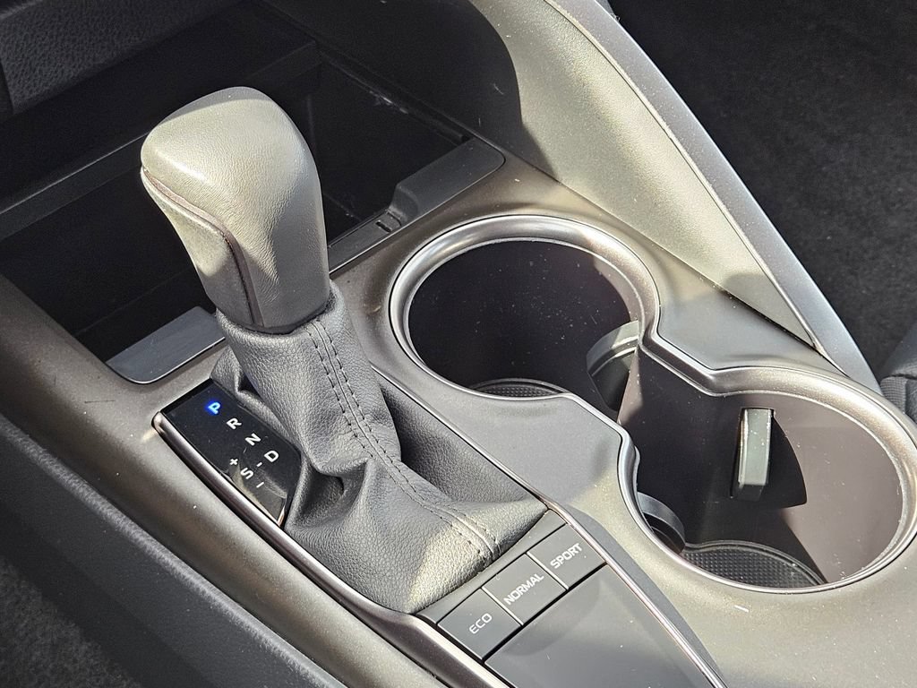 Used 2024 Toyota Camry SE FWD image 28