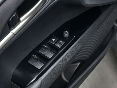 Used 2025 Toyota Camry LE image 10