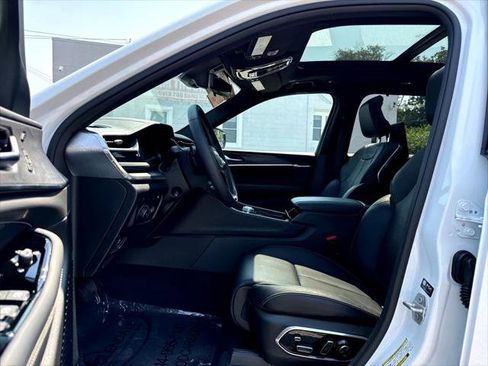 Certified 2024 Jeep Grand Cherokee Overland w/ Advanced Protech Group III image 18