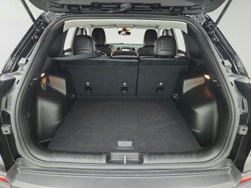 Used 2021 Jeep Cherokee Latitude Plus FWD image 30