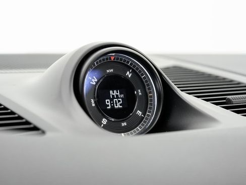 Used 2024 Porsche Cayenne image 17