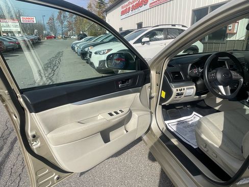 Used 2010 Subaru Legacy 2.5i Premium image 8