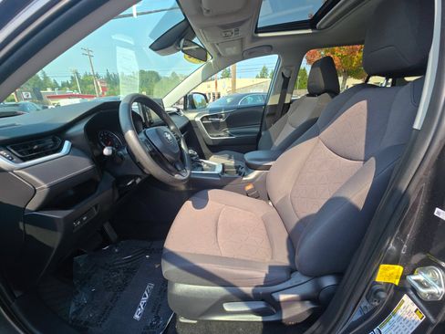 Used 2019 Toyota RAV4 XLE w/ Carpet Mat Package AWD/4WD image 21