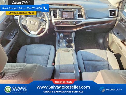 Used 2016 Toyota Highlander LE FWD image 11