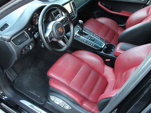 Used 2018 Porsche Macan GTS w/ Premium Package Plus AWD/4WD image 11
