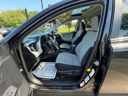 Used 2018 Toyota RAV4 XLE AWD/4WD image 10