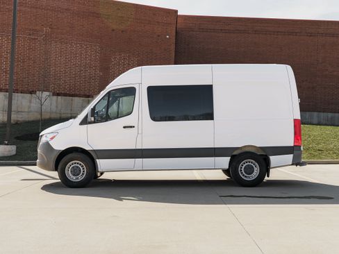 Used 2020 Mercedes-Benz Sprinter 2500 image 6