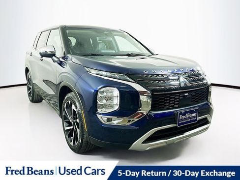 Used 2022 Mitsubishi Outlander SE image 1