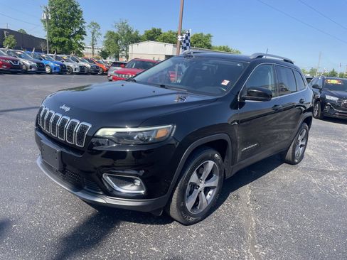 Used 2019 Jeep Cherokee Limited w/ Technology Group AWD/4WD image 2
