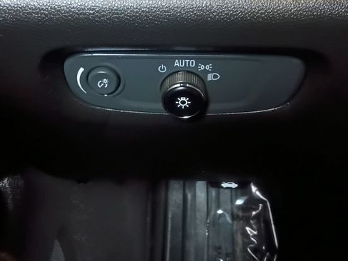 Used 2023 Chevrolet Traverse LT FWD image 12