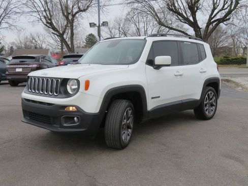 Used 2017 Jeep Renegade Latitude w/ Cold Weather Group image 2