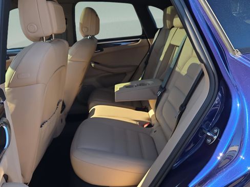 Used 2022 Porsche Macan image 31