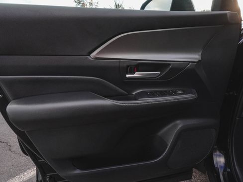 Used 2024 Toyota Grand Highlander XLE image 9