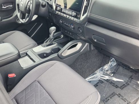 Used 2025 Nissan Frontier SV RWD image 30