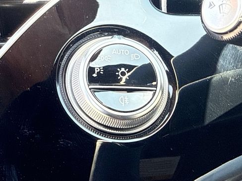 Used 2025 Mercedes-Benz E 350 Sedan image 21