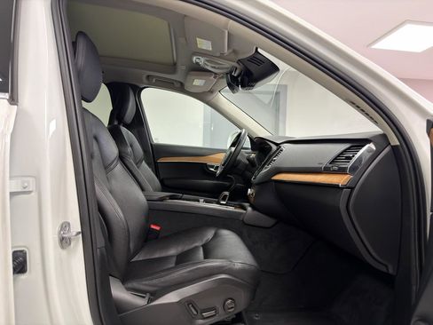 Used 2022 Volvo XC90 T8 Inscription Expression image 10