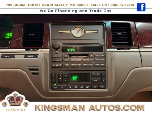 Used 2004 Lincoln Town Car Ultimate RWD image 22