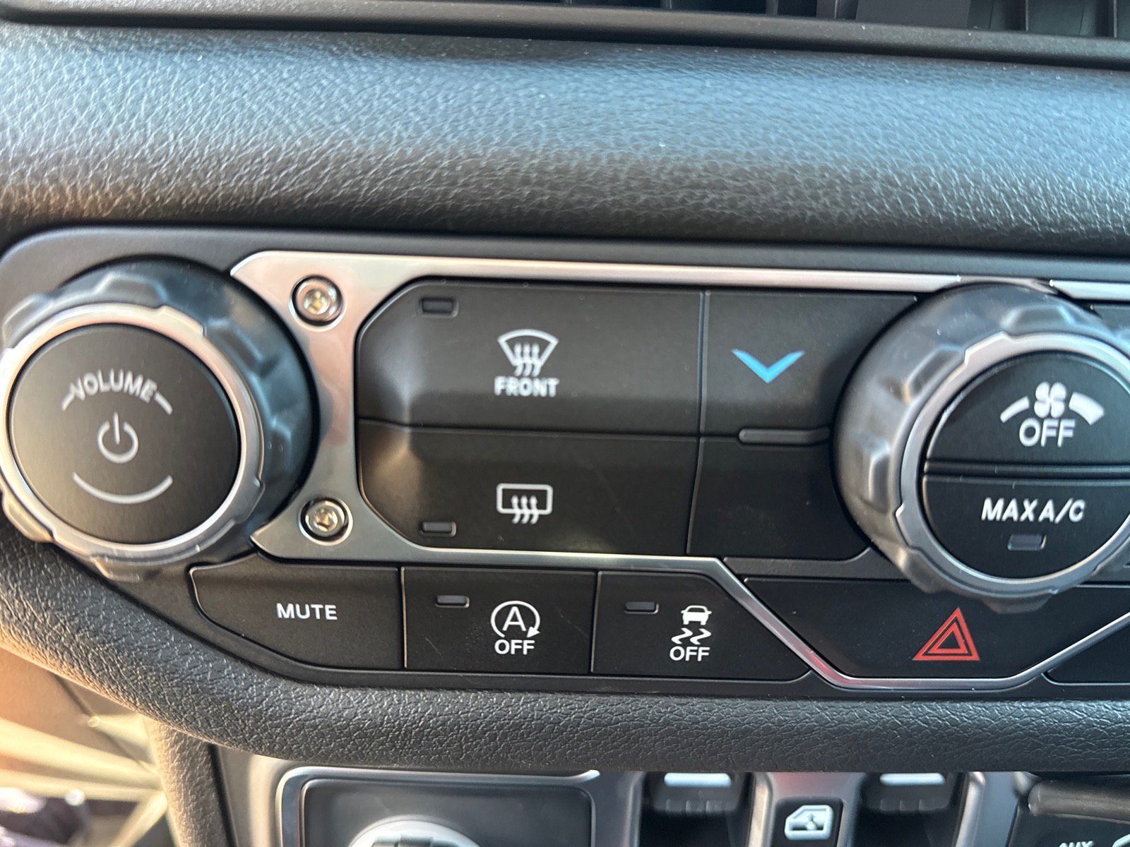 Used 2025 Jeep Gladiator Sport AWD/4WD image 14