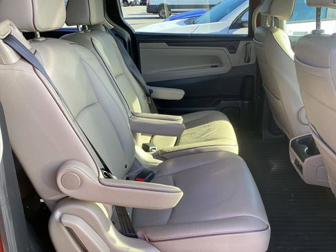 Used 2022 Honda Odyssey Elite image 4