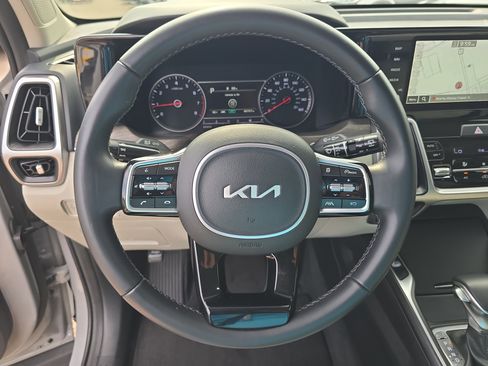 Certified 2022 Kia Sorento S w/ Panoramic Sunroof Package AWD/4WD image 31