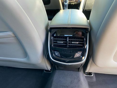 Used 2013 Cadillac XTS Luxury FWD image 24