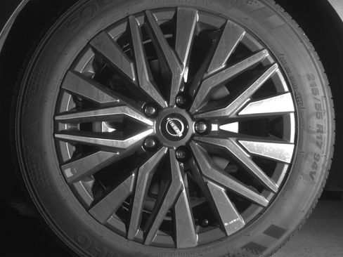 Used 2025 Nissan Altima 2.5 SV FWD image 12