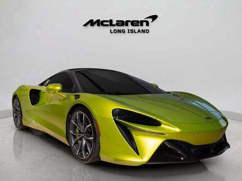 Used 2023 McLaren Artura RWD image 4