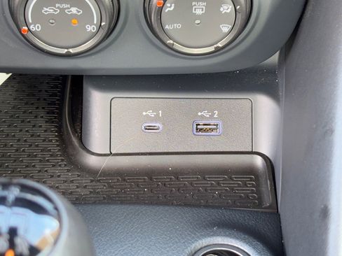 Certified 2024 Nissan Z Performance w/ Floor Mat Package image 26