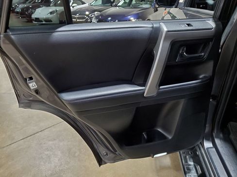 Used 2019 Toyota 4Runner SR5 AWD/4WD image 25