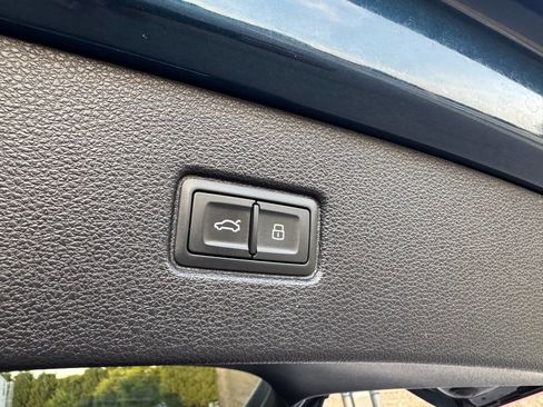 Used 2018 Audi Q7 3.0T Prestige AWD/4WD image 36